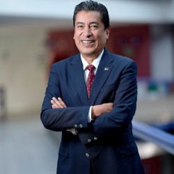 Dr. Eduardo César