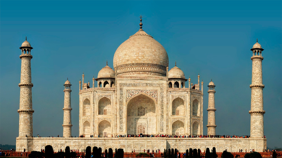  Figura 1. El Taj Mahal es un monumento funerario considerado el más bello ejemplo de palacio, que combina elementos de las arquitecturas islámica, persa, india e incluso turca. Tomada de https://es.wikipedia.org/wiki/Taj_Mahal