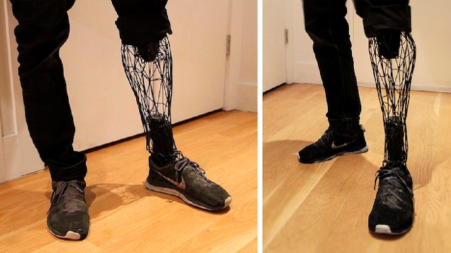 Figura 2. Prótesis para pierna, impresa en 3D usando titanio. Tomada de http://marcianos.com/increibles-piernas-artificiales-titanio-impresoras-3d/