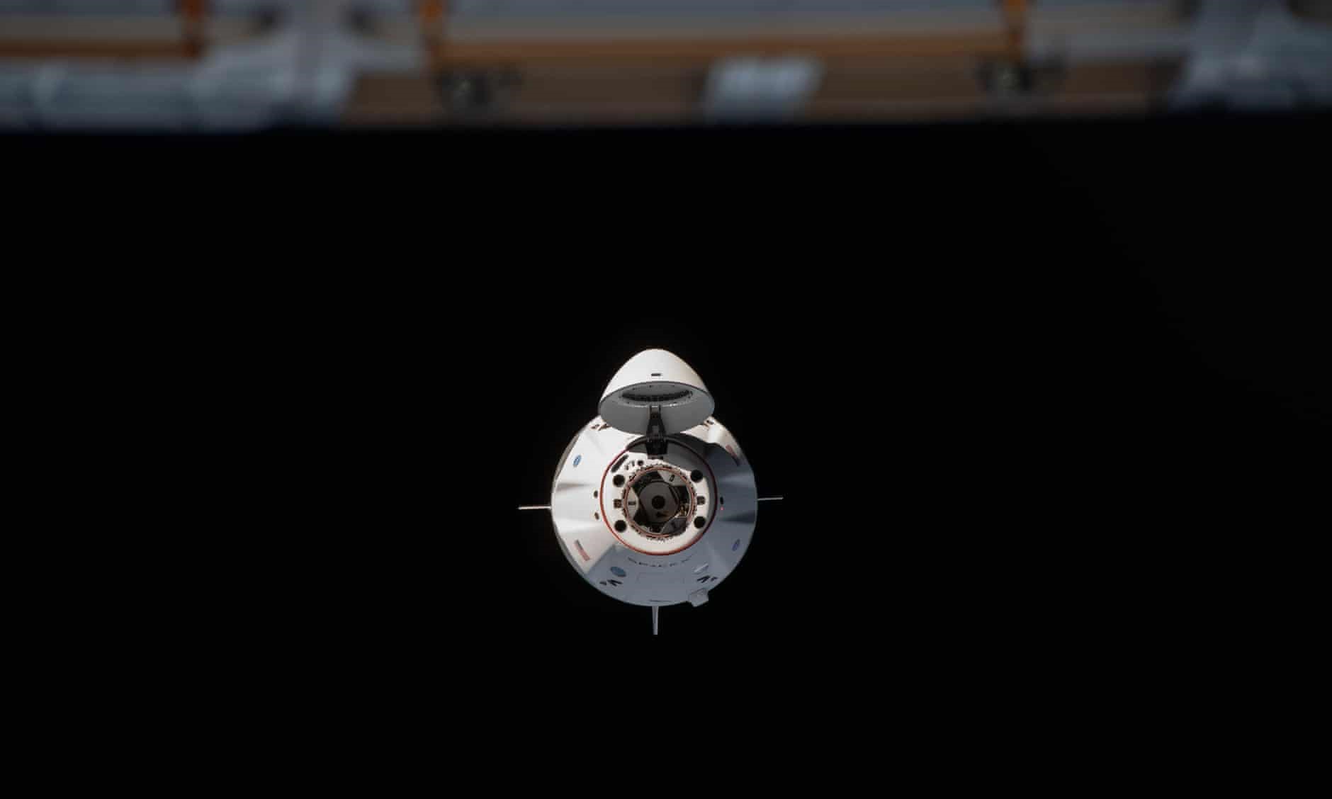 Fotografía tomada desde el SpaceX Crew Dragon. Tomada de: https://www.theguardian.com/science/2020/dec/20/the-virus-free-scientific-breakthroughs-of-2020-chosen-by-scientists